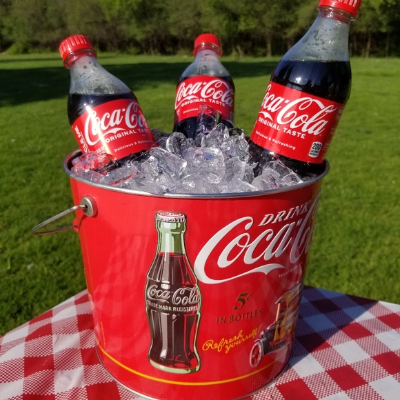 Coca-cola Tin Beverage Bucket with Bottle Handle. - Picture 2 of 8